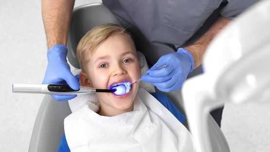 niño en el dentista